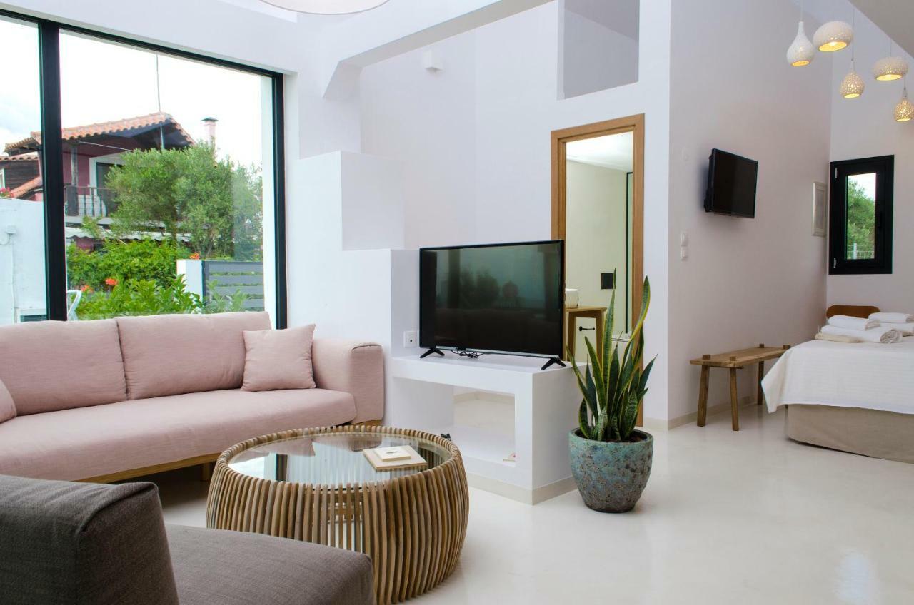 Thea Suites Nea Kallikrateia Экстерьер фото
